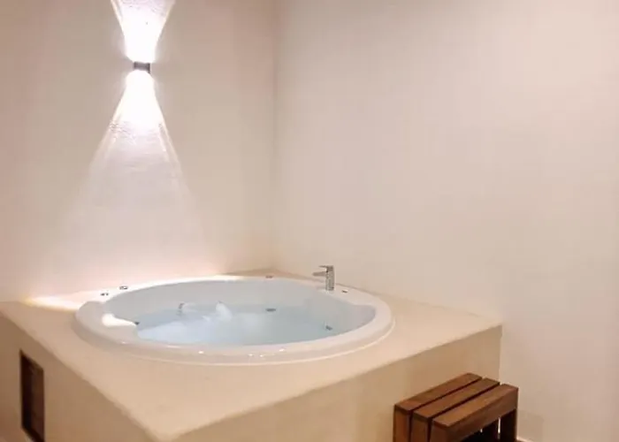 Itzamna Deluxe Con Jacuzzi Apartment *